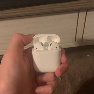 Apple White Wireless Earbuds